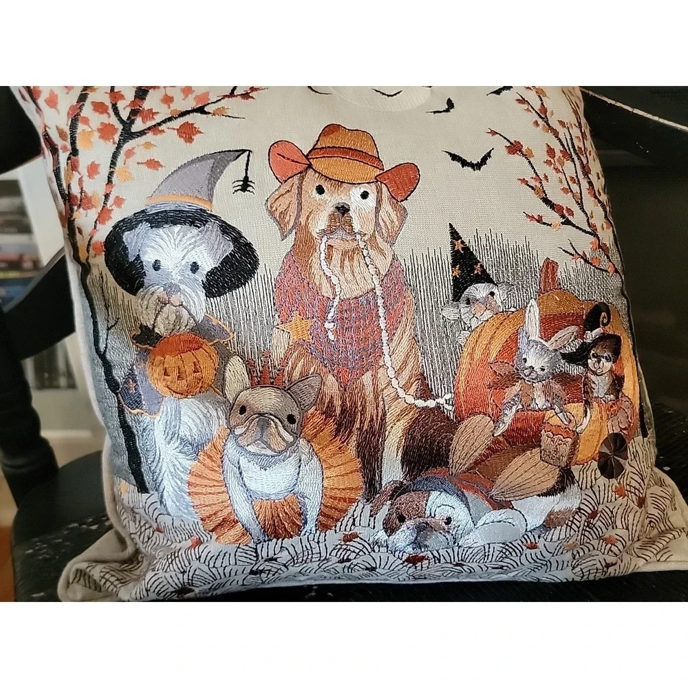 Pier 1 One Fall Halloween Embroidered Dogs & Cats In Costumes 16
